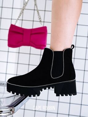 NWOT CAPE ROBBIN The
Tilda Black Faux Suede Slip On Ankle Boot  Size 7